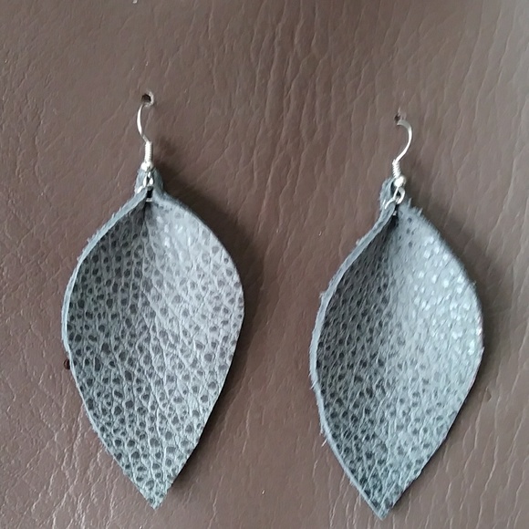 Accessories - Picture 2 of 3